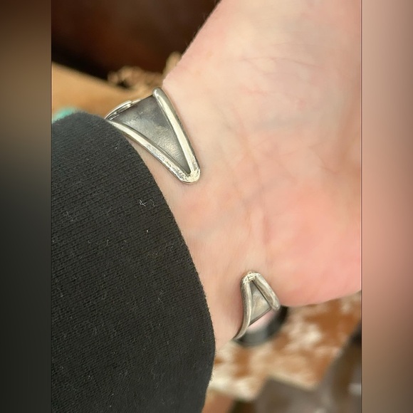 Turquoise southwestern statement sterling silver cuff - Picture 4 of 11